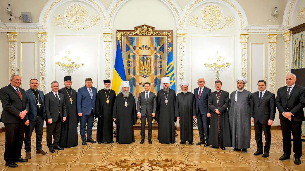 Президент Зеленский подписал Закон о Службе военного капелланства во время встречи с Всеукраинским Советом Церквей