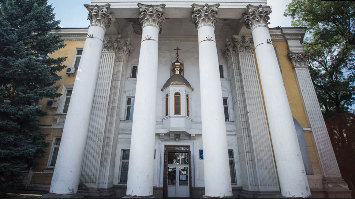Российские оккупационные власти разворовывают храм ПЦУ, захваченный в Крыму