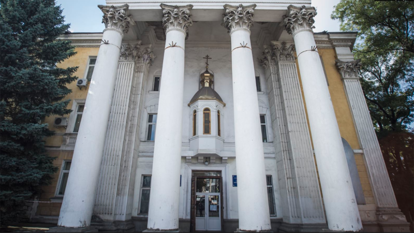 Российские оккупационные власти разворовывают храм ПЦУ, захваченный в Крыму